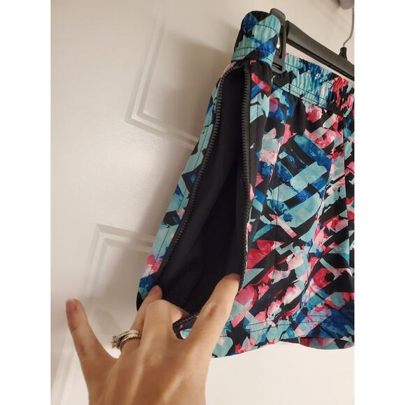 Women's Fabletics "Eloise" Floral Athletic Shorts with Zip Pockets | Size Large - Picture 5 of 8